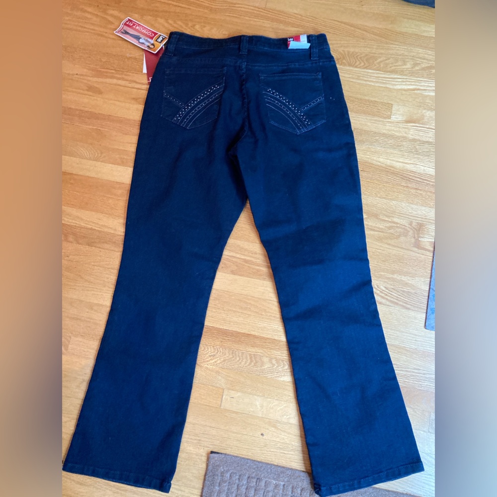 8P Lee comfort fit barely bootcut